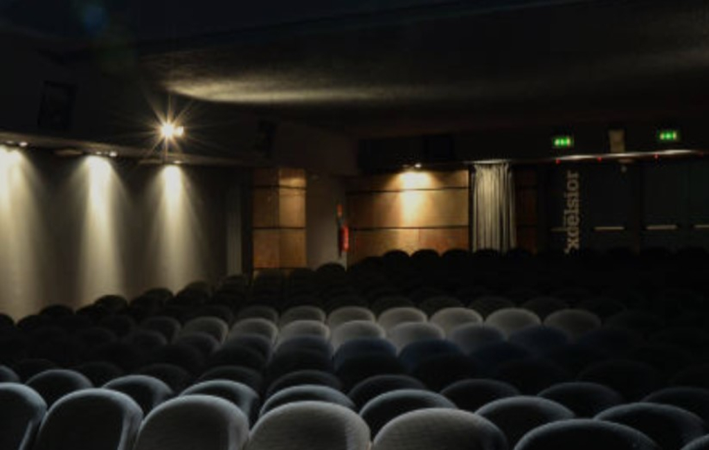 Al cinema con tè - A qualcuno piace al cinema